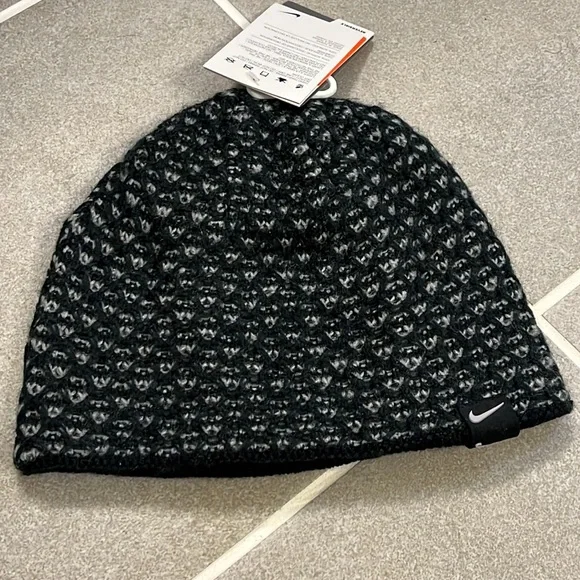 Nike reversible winter beanie hat new black acrylic 416058 010 Womens One Size NIKE KNIT TEAM BLACK CAP Beanie Warm Winter Hat Dri-Fit  main image 2